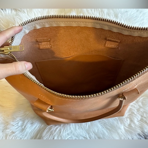 Hustle and Hide | NATURAL UNDYED LEATHER TOTE - Picture 4 of 5